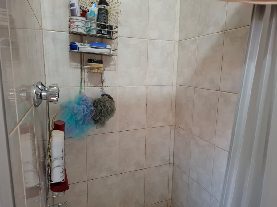 2 Bedroom Property for Sale in Langenhovenpark Free State